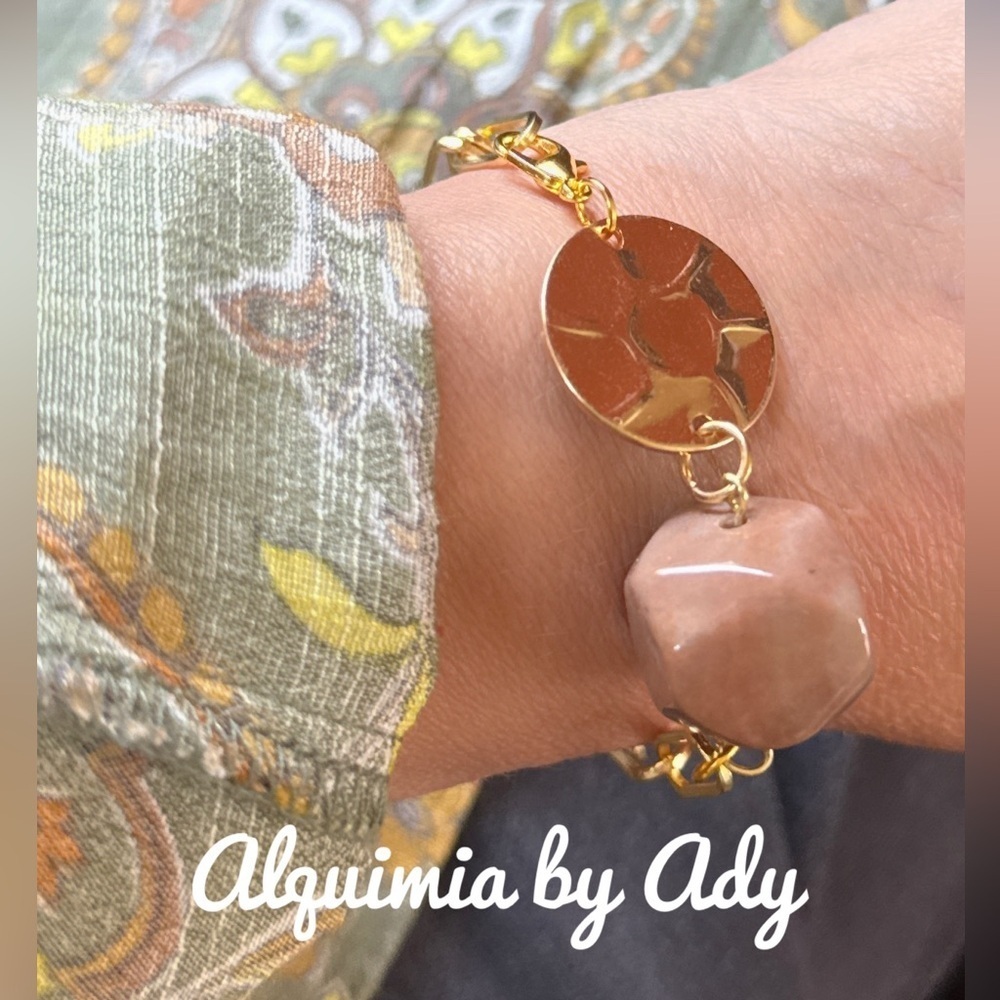 ODDITY + AGATE Gold and Pink Bracelet